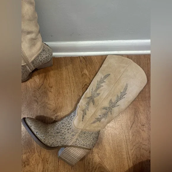 Madden Girl Apple Western Boots - Picture 4 of 8